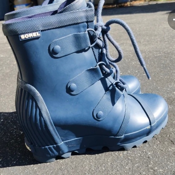 SOLD!!Sorel wedge very cool blue ankle size 8 rain boots - Picture 3 of 7